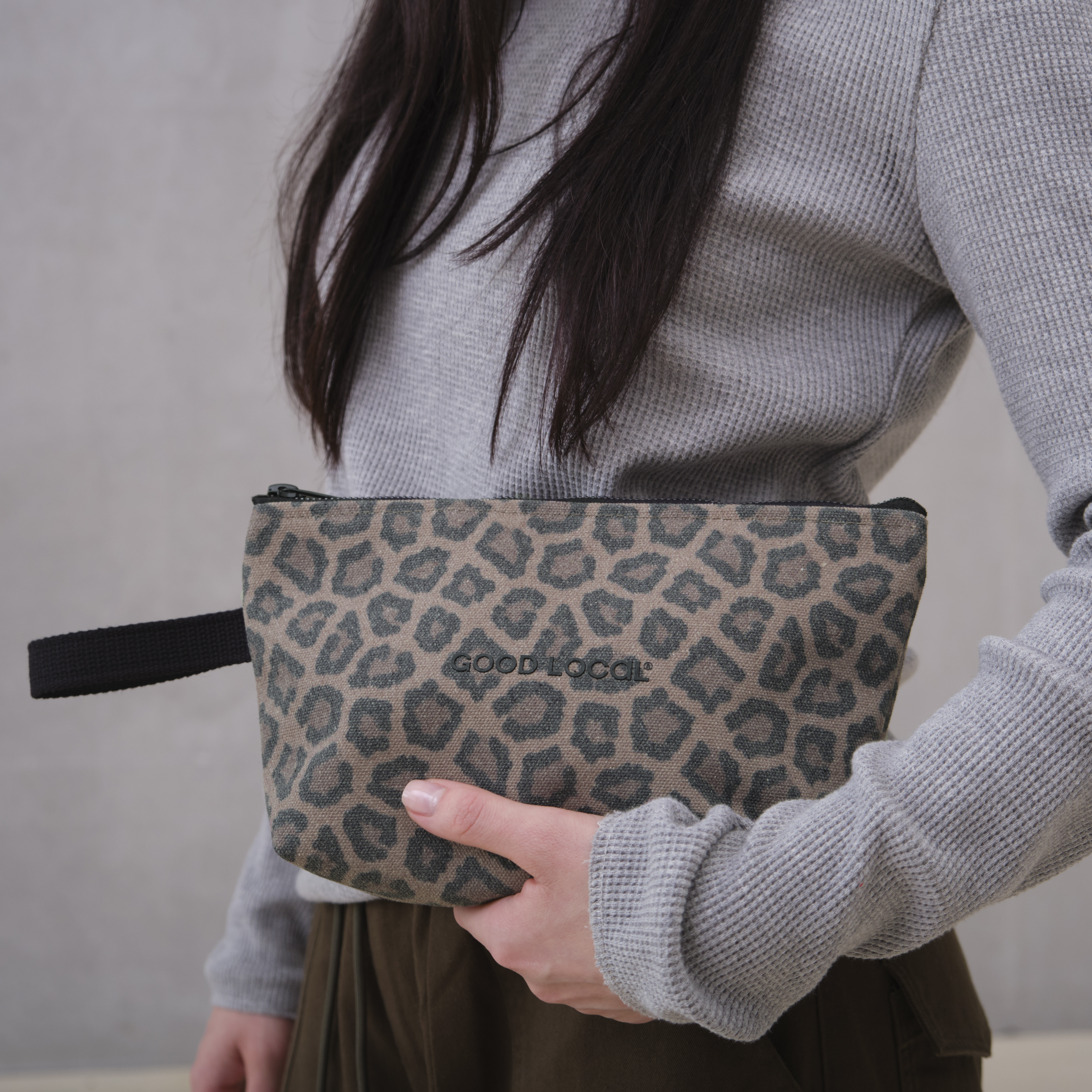 картинка Сумка Necessaire Canvas Line Leopard от магазина Good local