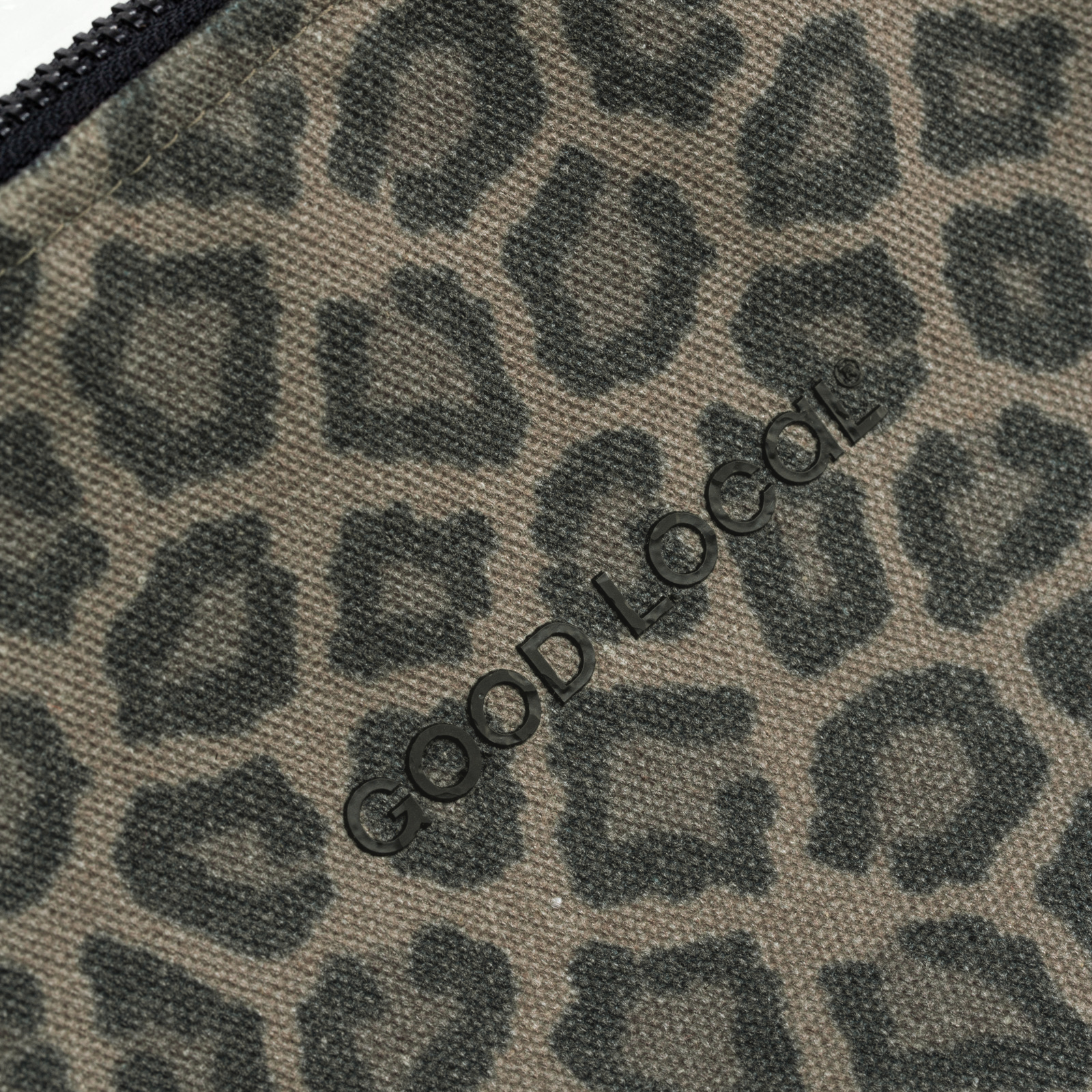 картинка Сумка Necessaire Canvas Line Leopard от магазина Good local